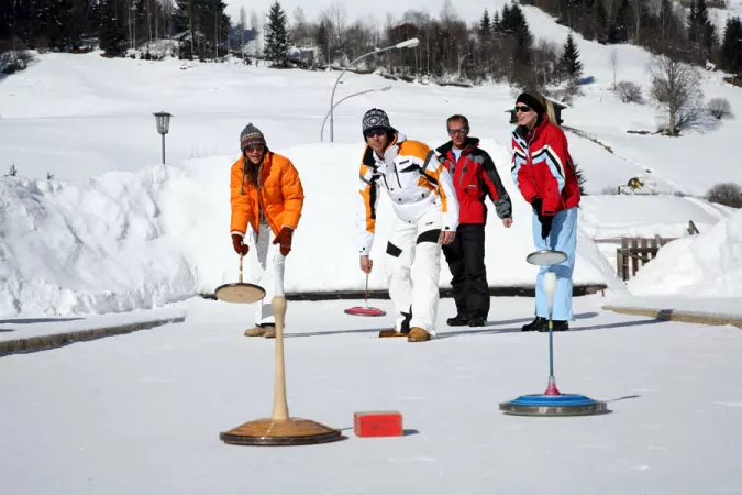 Eisstockschiessen in der Zillertal Arena